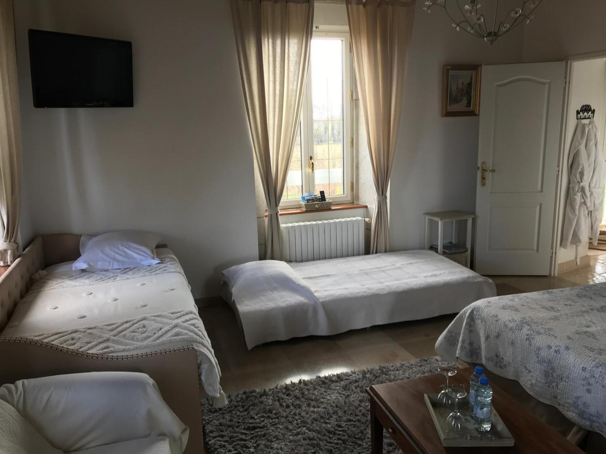 Domaine Du Manoir Bed & Breakfast Les Avenieres Ngoại thất bức ảnh